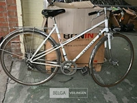 Vintage koersfiets peugeot - afbeelding 1 van  4