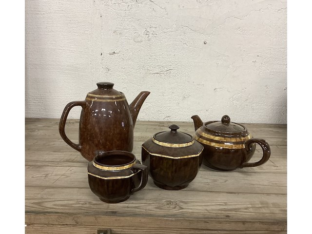 Vintage koffie/thee pot met suikerpot en melkkan - afbeelding 1 van  1