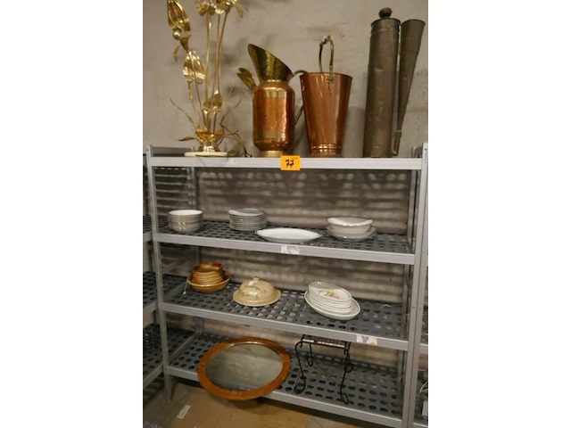 Vintage koperwerk en servies - afbeelding 1 van  6