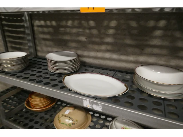 Vintage koperwerk en servies - afbeelding 3 van  6