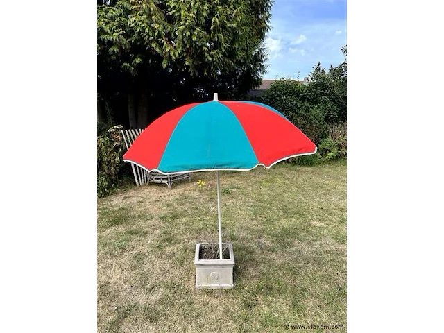 Vintage parasol rood groen - afbeelding 1 van  1