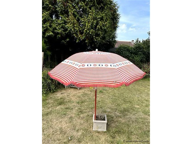 Vintage parasol rood wit - afbeelding 1 van  1