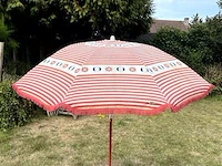Vintage parasol rood wit - afbeelding 1 van  1