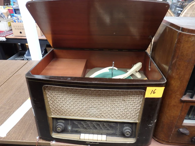 Vintage radio - afbeelding 1 van  3