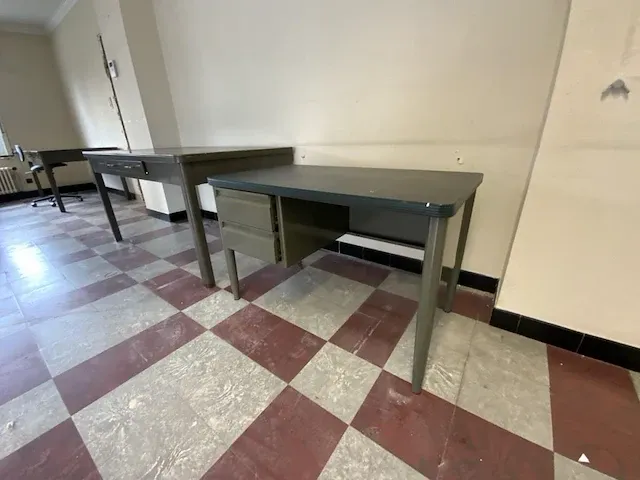 Vintage stalen kinderbureau - afbeelding 2 van  5