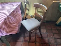 Vintage tafel met stoelen - afbeelding 2 van  8