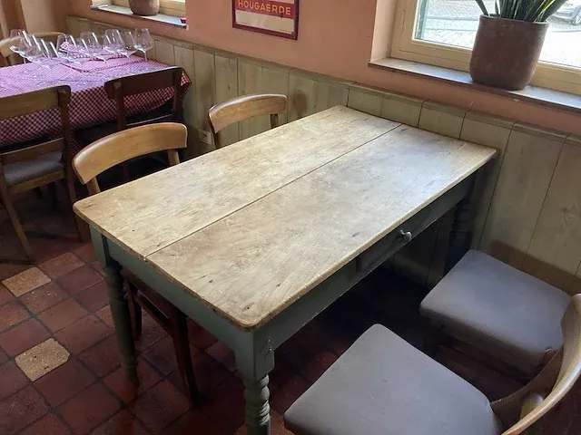 Vintage tafel met stoelen - afbeelding 8 van  8