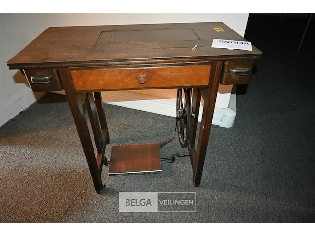 Vintage tafel voor naaichine - afbeelding 2 van  5