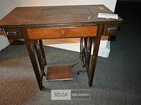 Vintage tafel voor naaichine - afbeelding 2 van  5