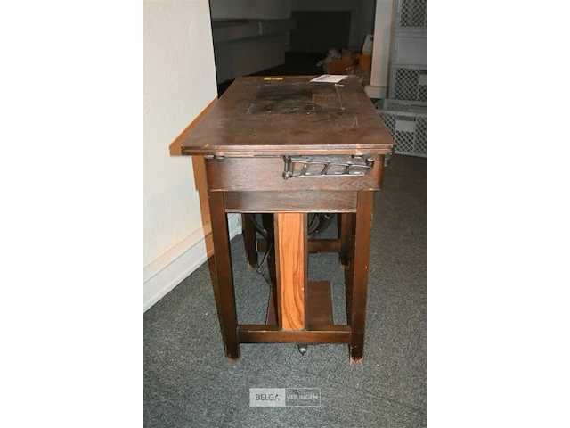 Vintage tafel voor naaichine - afbeelding 4 van  5