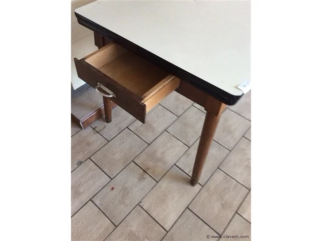 Vintage tafel - afbeelding 2 van  2