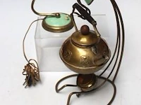 Vintage tafellamp en theepot - afbeelding 1 van  3