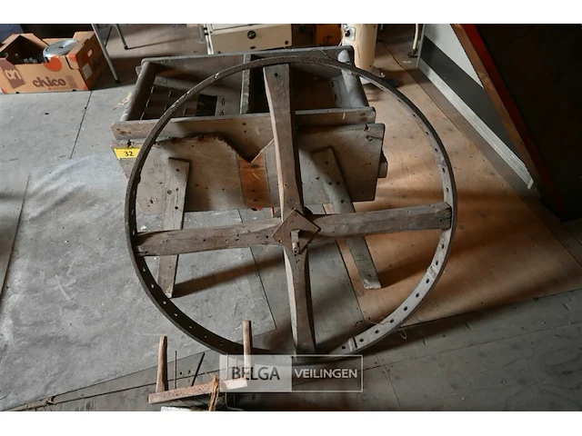 Vintage toestel met wiel - afbeelding 5 van  5