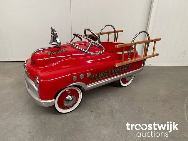 Vintage trapauto - afbeelding 2 van  4