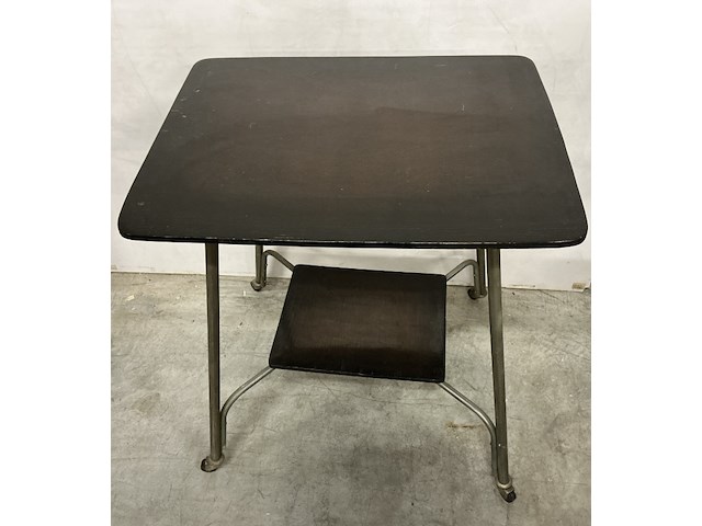 Vintage tv-tafel of mediaconsol met industrieel onderstel op wielen - afbeelding 3 van  3