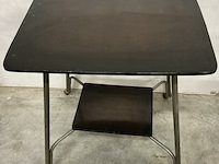 Vintage tv-tafel of mediaconsol met industrieel onderstel op wielen - afbeelding 3 van  3