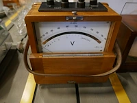 Vintage voltmeters - 2 stuks - afbeelding 2 van  3