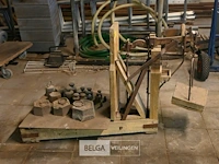 Vintage weegschaal met gewichten - afbeelding 2 van  6