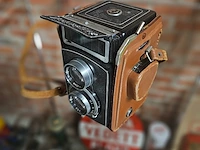 Vintage yashicaflex asii twin lens reflex camera