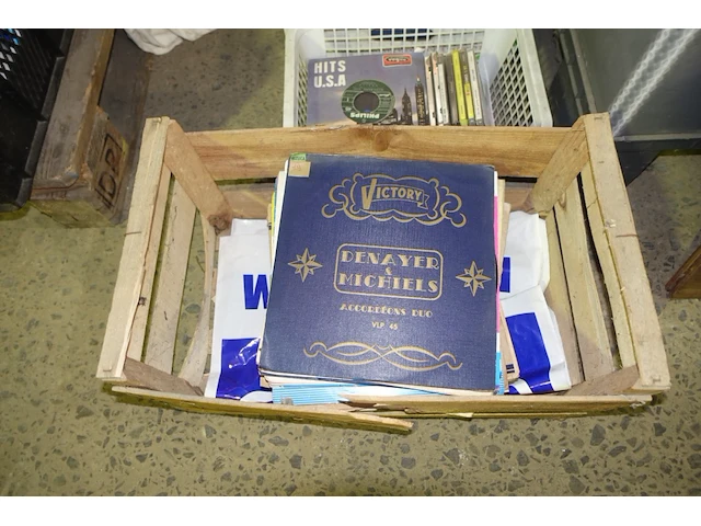 Vinylplaten assortiment + lot ±60 oude platen - afbeelding 2 van  4