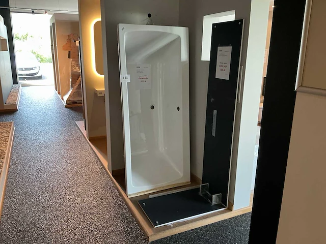 Vitra intergalactisch zitbad met afwerkingspaneel - afbeelding 1 van  8