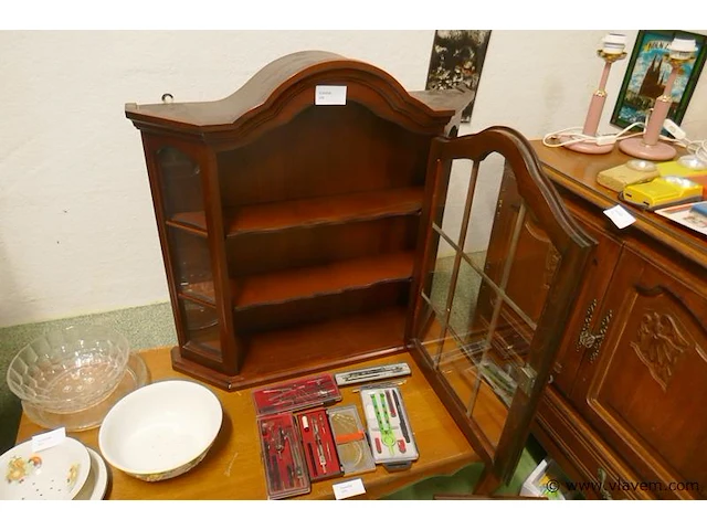 Vitrine kast in mahonie hout - afbeelding 1 van  2
