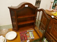 Vitrine kast in mahonie hout - afbeelding 1 van  2