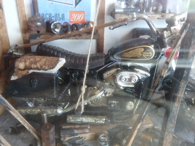 Vitrine met werkplaats harley davidson - afbeelding 2 van  3