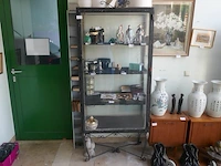 Vitrinekast in metaal en glas - afbeelding 1 van  3