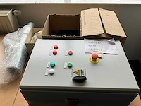 Vitrinekast met inhoud - afbeelding 4 van  4
