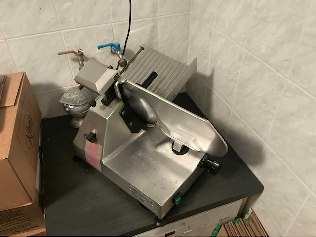 Vleessnijmachine general machines 300 overige vleesverwerking - afbeelding 1 van  4