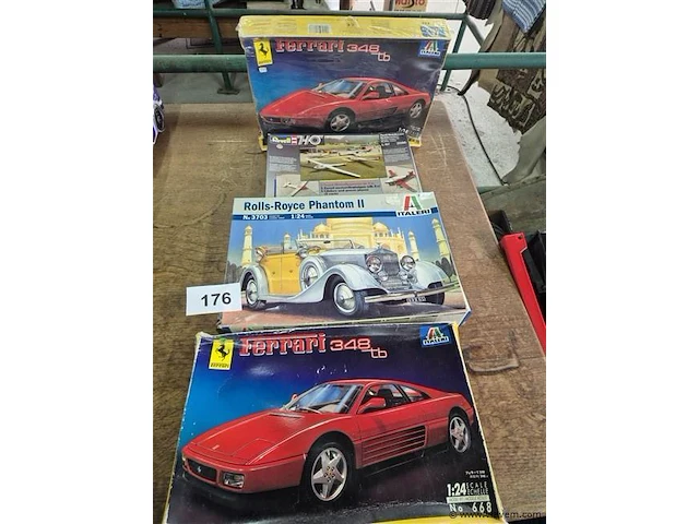 Vliegtuig en 3x auto - afbeelding 1 van  3