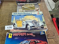 Vliegtuig en 3x auto - afbeelding 1 van  3
