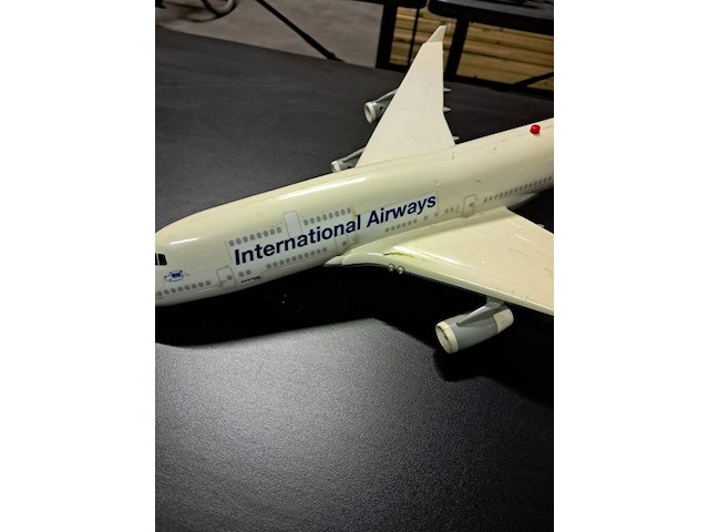 Vliegtuig international airways - afbeelding 2 van  3