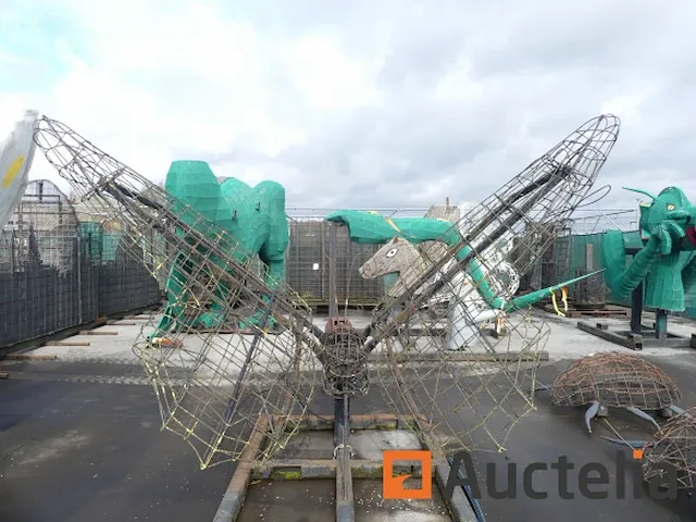 Vlinder met gespreide vleugels-metalen mozaïeken structuur - afbeelding 2 van  6