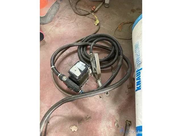Vloeistofvat met pomp - afbeelding 3 van  3