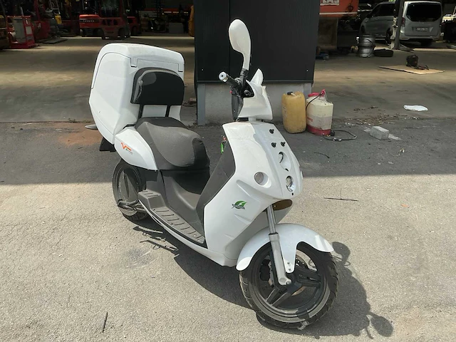 Vmoto 120l-d e-scooter - afbeelding 2 van  7