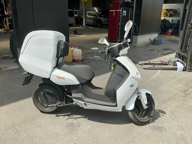 Vmoto 120l-d e-scooter - afbeelding 3 van  7
