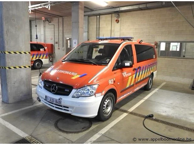 Voertuig meerdere doeleinden mercedes-benz vito,diesel,2143cm³,120kw,1e inschr 23/4/14,wdf63970313844826,122540km,co²-uitstoot :211g/km,euro5,kenteken i+ii,gelijkvormigheidsattest,keuring tot 23/4/25,2sleutels - opm: zonder de inhoud - afbeelding 1 van  12