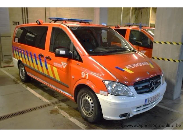 Voertuig meerdere doeleinden mercedes-benz vito,diesel,2143cm³,120kw,1e inschr 23/4/14,wdf63970313844866,90923km,co²-uitstoot :211g/km,euro5,kenteken i+ii,gelijkvormigheidsattest,keuring tot 23/4/25,2sleutels - opm: zonder de inhoud - afbeelding 1 van  13