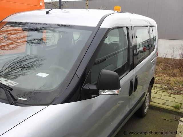 Voertuig meerdere doeleinden opel combo,diesel,1598cm³,77kw,1e inschr 27/3/14, w0l6ayd1be9544156, 92701km,co²-uitstoot 145g/km,euro5b,kenteken i, gelijkvormigheidsattest, keuring beperkt geldig tot 13/12/24,2sleutels - afbeelding 8 van  15