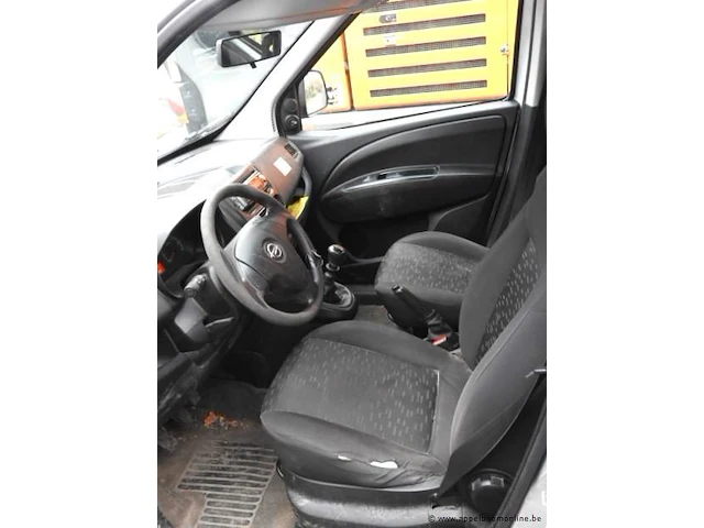 Voertuig meerdere doeleinden opel combo,diesel,1598cm³,77kw,1e inschr 27/3/14, w0l6ayd1be9544156, 92701km,co²-uitstoot 145g/km,euro5b,kenteken i, gelijkvormigheidsattest, keuring beperkt geldig tot 13/12/24,2sleutels - afbeelding 9 van  15