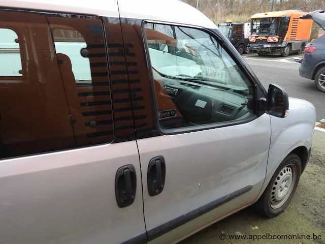 Voertuig meerdere doeleinden opel combo,diesel,1598cm³,77kw,1e inschr 27/3/14, w0l6ayd1be9544156, 92701km,co²-uitstoot 145g/km,euro5b,kenteken i, gelijkvormigheidsattest, keuring beperkt geldig tot 13/12/24,2sleutels - afbeelding 14 van  15