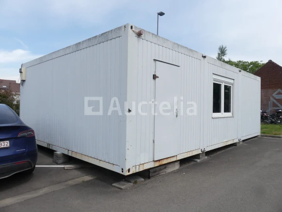 Voertuigen, container, aanhangwagen, meubels, bouwmaterialen Voertuigen, container, aanhangwagen, meubels, bouwmaterialen