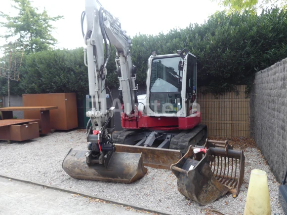 Voertuigen, minigraafmachine, containers, aanhangwagen, tuingereedschap
