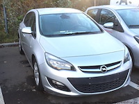 Voeruig meerdere doeleinde opel astra, datum 1ste inschrijving 6/6/2014, chassisnummze w0lpd6ebxeg068478, 84932km, euro 5b, benzine, co2 129, kenteken i+ii, gelijkvormigheidssattest - afbeelding 1 van  14