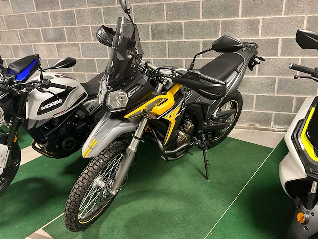 Voge 300 raly moto - afbeelding 1 van  16