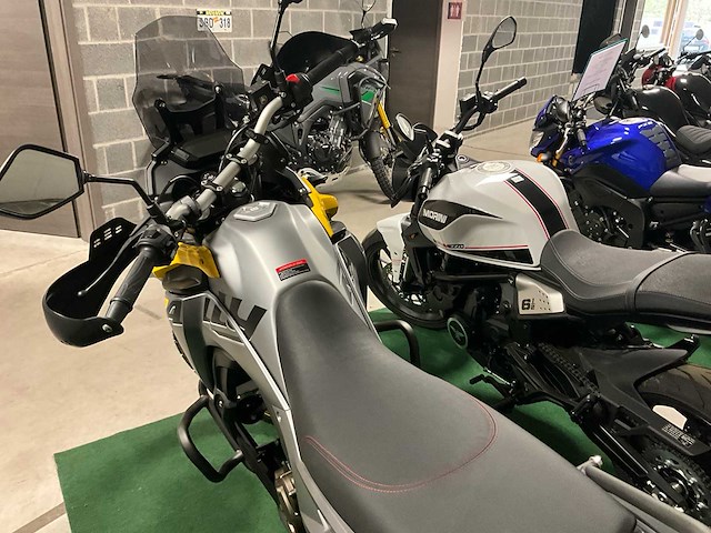 Voge 300 raly moto - afbeelding 15 van  16