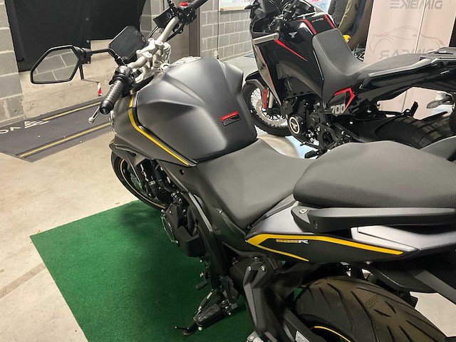 Voge 525r motorfiets - afbeelding 2 van  14