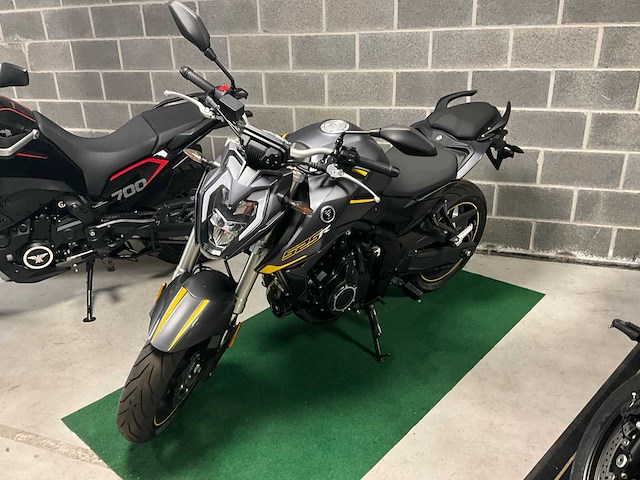 Voge 525r motorfiets - afbeelding 1 van  14